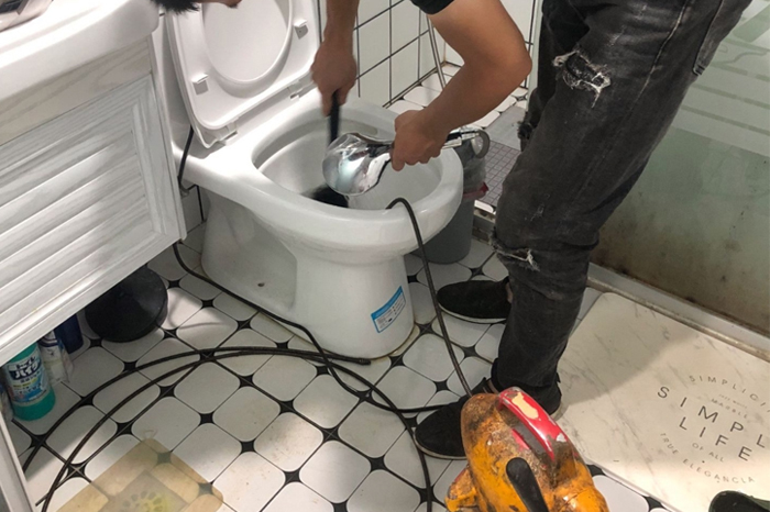 霞山马桶堵塞自己疏通还是找师傅？专业上门服务让你省时更省心